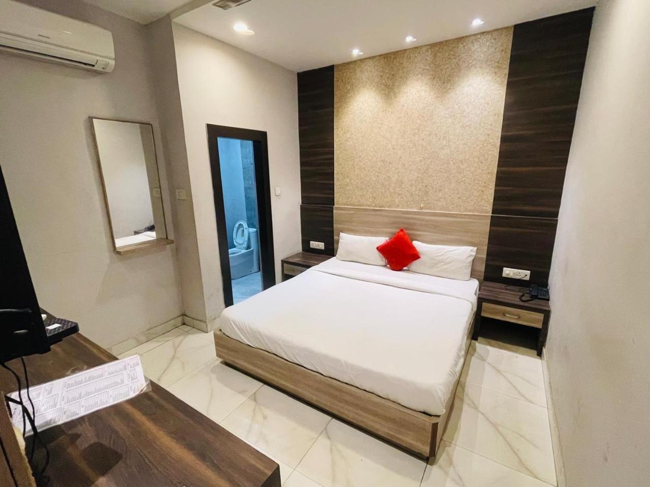 Hotel Megha Inn Lucknow Eksteriør bilde