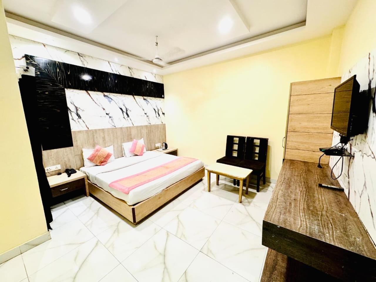 Hotel Megha Inn Lucknow Eksteriør bilde